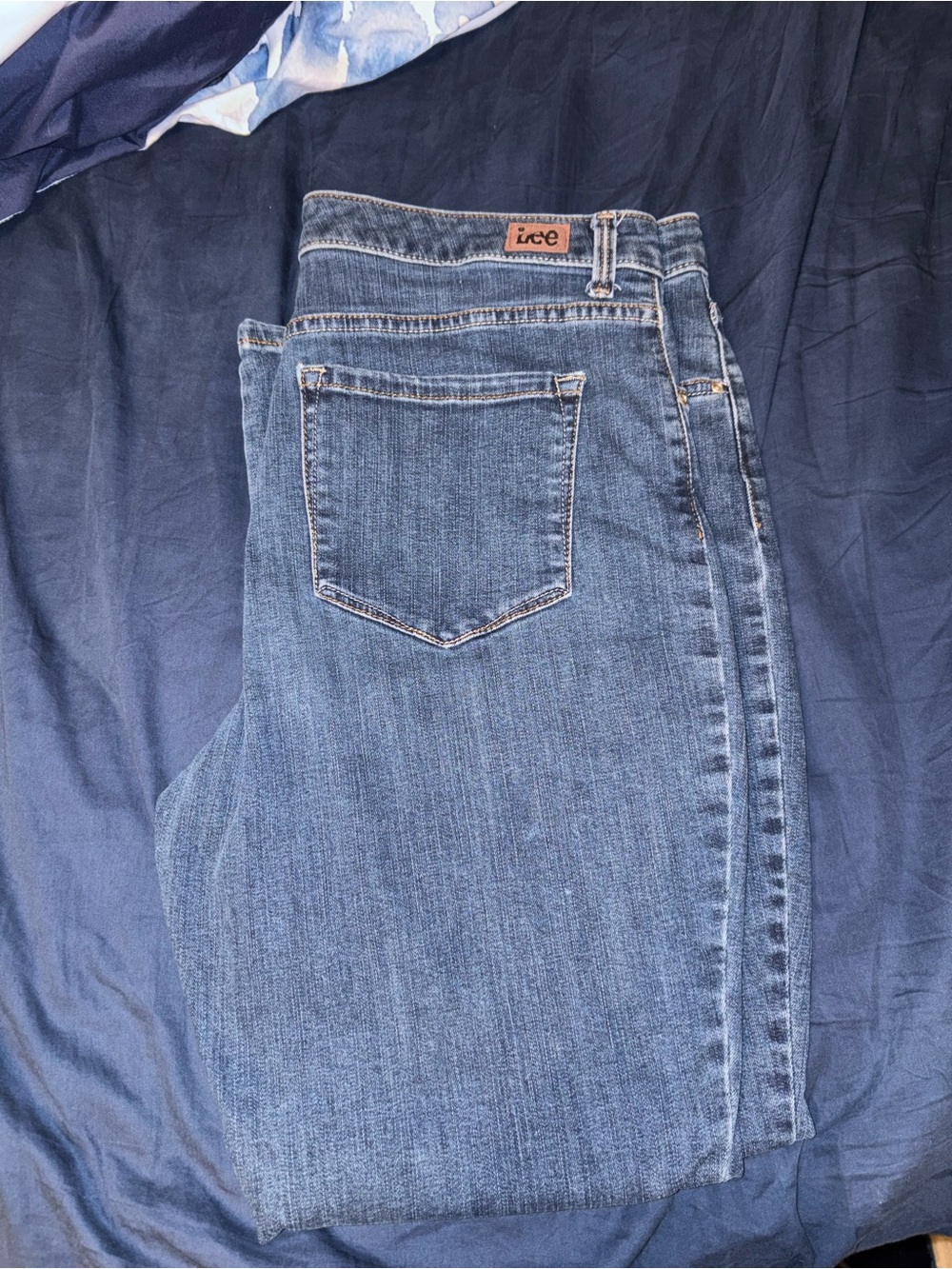 Lee High-Rise Straight Leg Jeans in Medium Blue Wash (Size 16 SHORT)
